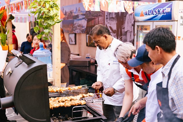 Chef Alan Payen &ndash; Th&agrave;nh vi&ecirc;n cấp cao Emirates Culinary Guild, ban gi&aacute;m khảo quốc tế của Worldchefs tại Lễ hội &nbsp;