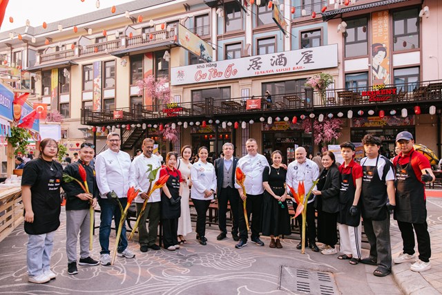 Ng&agrave;i Shovgi Mehdizada đại sứ đặc mệnh to&agrave;n quyền Azerbaijan tại Việt Nam v&agrave; Chef Don David c&ugrave;ng c&aacute;c đầu bếp quốc tế từ Worldchefs tại Lễ hội &nbsp;