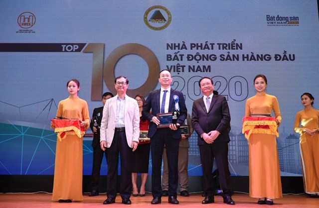 Văn Ph&uacute; - Invest nhận giải Top 10 nh&agrave; ph&aacute;t triển bất động sản h&agrave;ng đầu Việt Nam