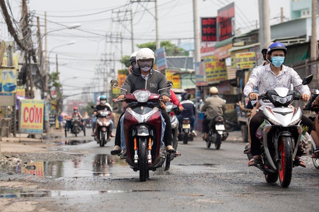 Xe chạy tr&ecirc;n đường Phan Văn Hớn, huyện H&oacute;c M&ocirc;n hồi đầu th&aacute;ng 3.&nbsp;