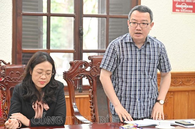 Cục trưởng Cục Kiểm tra văn bản quy phạm ph&aacute;p luật Hồ Quang Huy ph&aacute;t biểu tại buổi l&agrave;m việc.