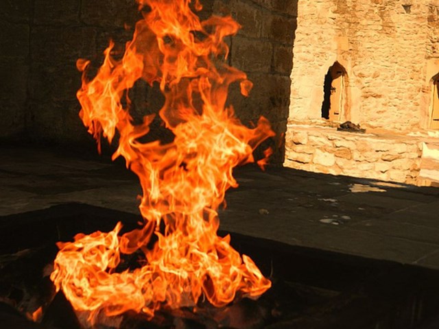 Azerbaijan - nơi c&#243; ngọn lửa bất diệt ch&#225;y s&#225;ng h&#224;ng ngh&#236;n năm - Ảnh 1