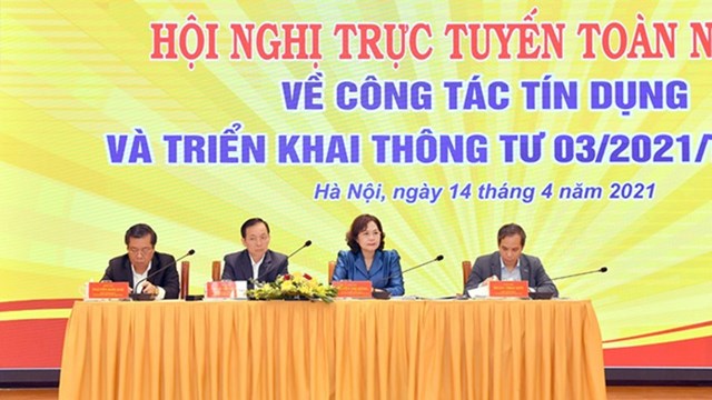 Thống đốc Ng&acirc;n h&agrave;ng Nh&agrave; nước Nguyễn Thị Hồng chủ tr&igrave; Hội nghị.