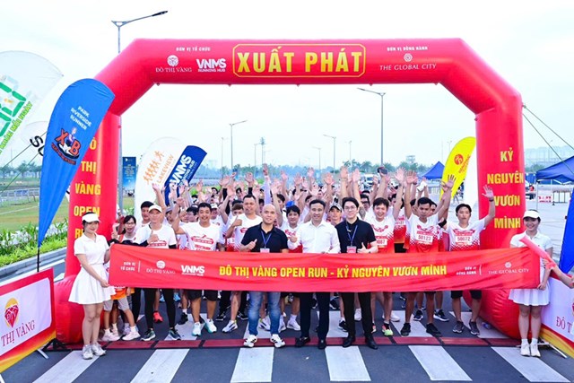 To&agrave;n cảnh khai mạc giải chạy tại The Global City, vận động vi&ecirc;n rực sắc đỏ - v&agrave;ng &nbsp;