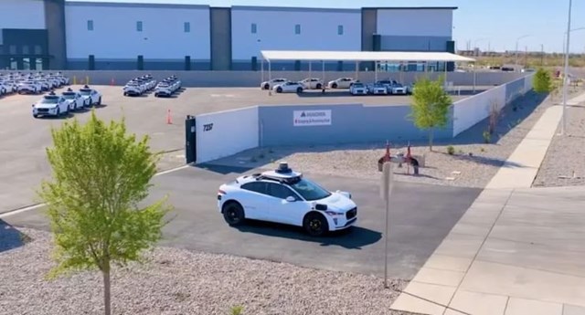 &#39;Nh&#224; m&#225;y robotaxi&#39; khổng lồ của Alphabet: Dự cung cấp 250.000 chuyến/ng&#224;y, phục vụ h&#224;ng triệu kh&#225;ch/tuần, doanh thu h&#224;ng năm đạt 2 tỷ USD - Ảnh 1