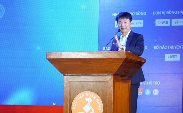 PGS. TS Nguyễn Thanh Phương, Ph&oacute; Gi&aacute;m đốc, Trưởng Ban Tư vấn Hỗ trợ Khởi nghiệp v&agrave; Đổi mới s&aacute;ng tạo Học viện Ng&acirc;n h&agrave;ng ph&aacute;t biểu tại đ&ecirc;m chung kết Finspark 2025&nbsp;&nbsp;