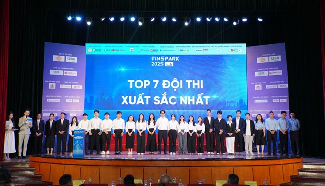 7 đội thi xuất sắc nhất bước v&agrave;o v&ograve;ng thi quyết định Finspark 2025 &nbsp;