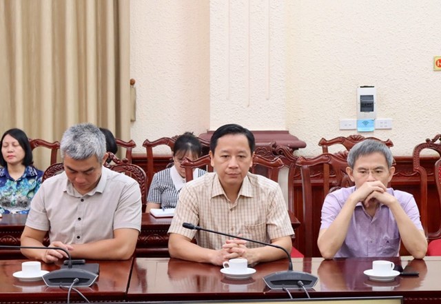 L&atilde;nh đạo c&aacute;c đơn vị thuộc Bộ Tư ph&aacute;p nghe qu&aacute;n triệt Nghị quyết tại Hội trường A