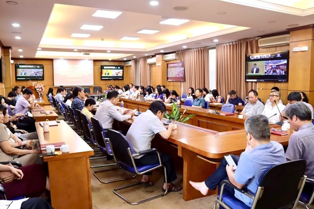 L&atilde;nh đạo c&aacute;c đơn vị thuộc Bộ Tư ph&aacute;p nghe qu&aacute;n triệt Nghị quyết tại Hội trường Đa Năng