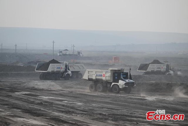 Đo&#224;n xe tải đặc biệt của Trung Quốc ch&#237;nh thức vận h&#224;nh: kh&#244;ng buồng l&#225;i, kh&#244;ng người l&#225;i, hoạt động kh&#244;ng nghỉ 24/7 - Ảnh 1