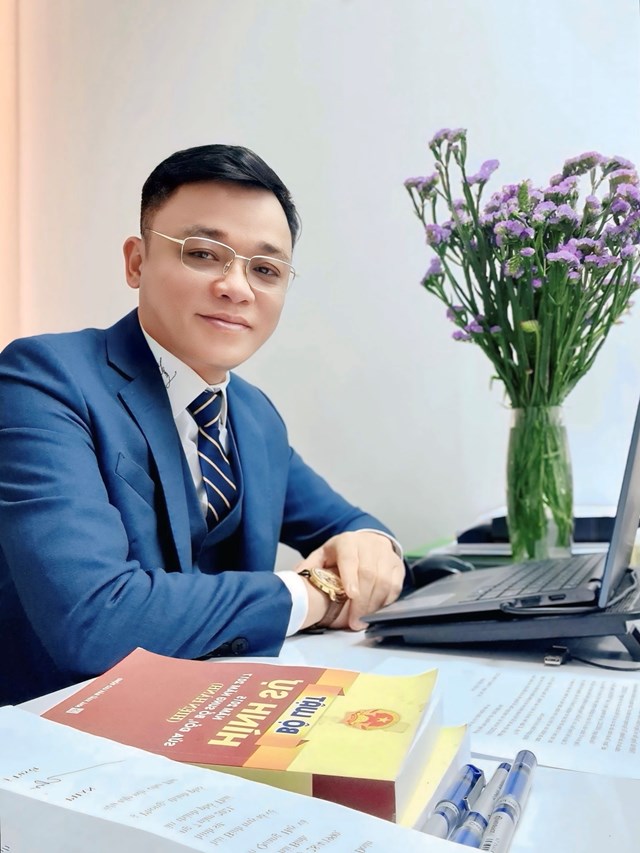 Luật sư H&agrave; Trọng Đại - người s&aacute;ng lập v&agrave; điều h&agrave;nh C&ocirc;ng ty Luật TNHH H&agrave; Trọng Đại v&agrave; Cộng sự, lu&ocirc;n giữ vững đạo đức nghề nghiệp trong từng bản &aacute;n v&agrave; từng th&acirc;n chủ.