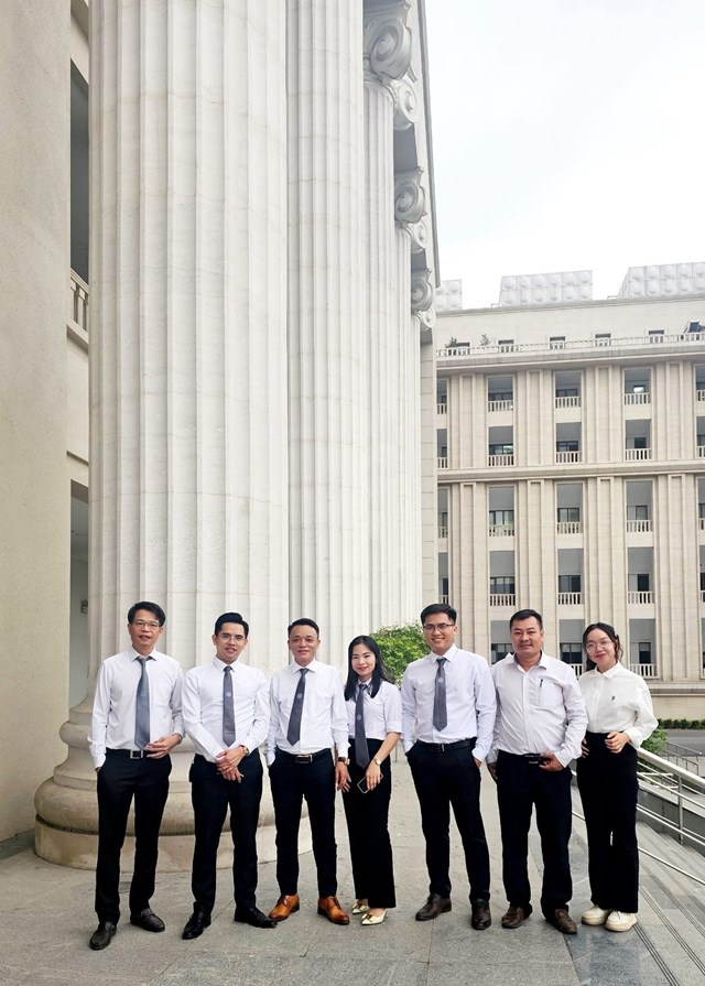 Luật sư H&agrave; Trọng Đại v&agrave; những cộng sự tận t&acirc;m, c&ugrave;ng nhau x&acirc;y dựng một m&ocirc;i trường ph&aacute;p l&yacute; uy t&iacute;n.