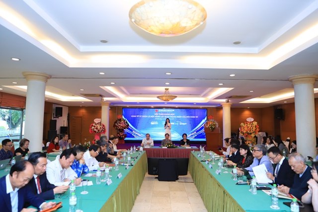 Hội thảo thu h&uacute;t đại diện một số cơ quan Đảng, bộ, ng&agrave;nh, c&aacute;c chuy&ecirc;n gia kinh tế đầu ng&agrave;nh, đại diện Hội v&agrave; hiệp hội, đại diện ng&acirc;n h&agrave;ng, doanh nh&acirc;n tư nh&acirc;n tham gia thảo luận s&ocirc;i nổi