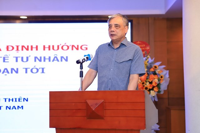 PGS.TS Trần Đ&igrave;nh Thi&ecirc;n, Nguy&ecirc;n Viện trưởng Viện Kinh tế Việt Nam, Th&agrave;nh vi&ecirc;n Hội đồng Tư vấn ch&iacute;nh s&aacute;ch của Thủ tướng Ch&iacute;nh phủ