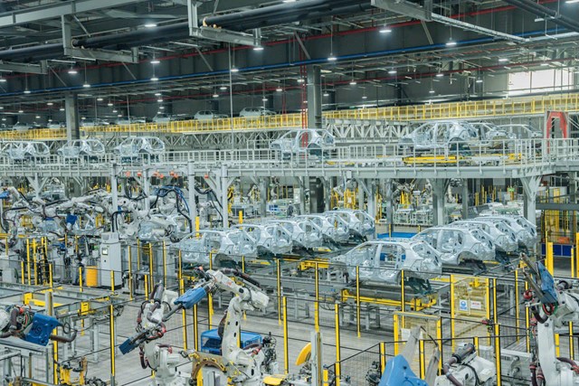 VinFast đang hợp t&aacute;c với gần 700 doanh nghiệp trong nước để cung cấp linh kiện, vật tư, thiết bị phục vụ sản xuất