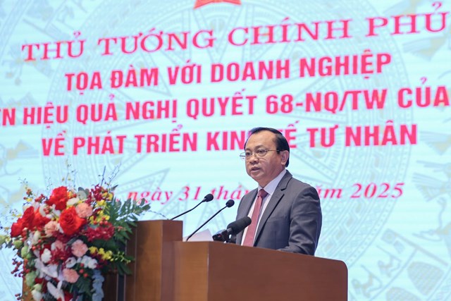 Thứ trưởng Bộ T&agrave;i ch&iacute;nh L&ecirc; Tấn Cận tr&igrave;nh b&agrave;y b&aacute;o c&aacute;o.