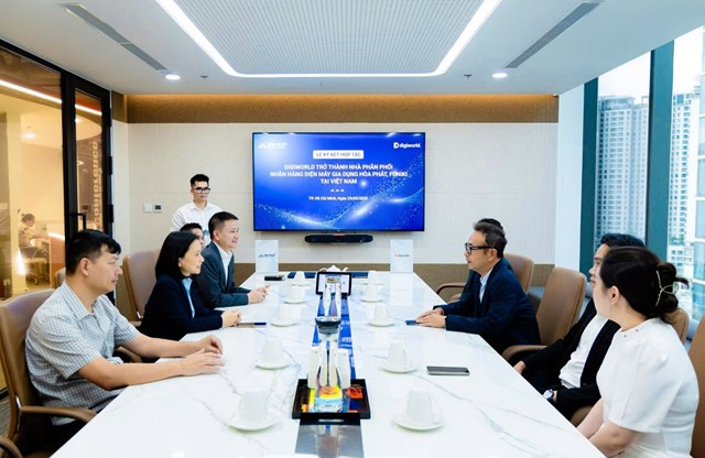 &nbsp;Đại diện Điện m&aacute;y Gia dụng H&ograve;a Ph&aacute;t v&agrave; Digiworld tại buổi k&yacute; kết &nbsp;