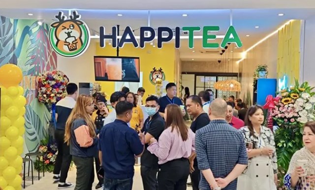 HappiTea (một thương hiệu của Ph&uacute;c Tea) l&agrave; một v&iacute; dụ điển h&igrave;nh cho việc chuẩn bị b&agrave;i bản về nguy&ecirc;n liệu v&agrave; quy tr&igrave;nh để đ&aacute;p ứng c&aacute;c ti&ecirc;u chuẩn khắt khe tại thị trường nước ngo&agrave;i. Ảnh:&nbsp;https://www.worldcoffeeportal.com/