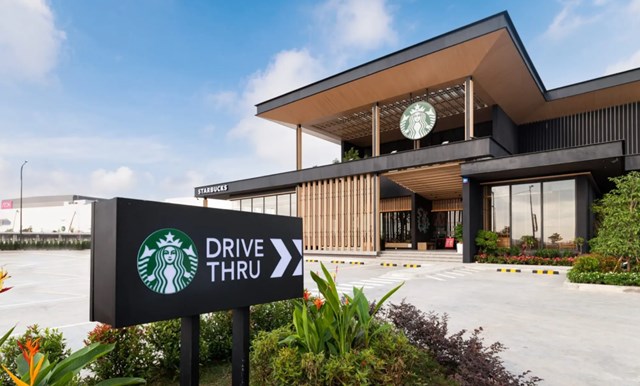 Highlands Coffee triển khai m&#244; h&#236;nh &#39;drive-thru&#39; đầu ti&#234;n tại Việt Nam - Ảnh 2