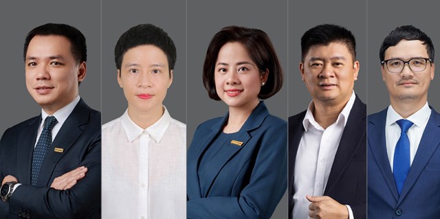 Ch&acirc;n dung 5 th&agrave;nh vi&ecirc;n HĐQT Ng&acirc;n h&agrave;ng Eximbank. B&agrave; Phạm Thị Huyền Trang, T&acirc;n Ph&oacute; Chủ tịch thường trực HĐQT (thứ 2 từ tr&aacute;i sang) &nbsp;