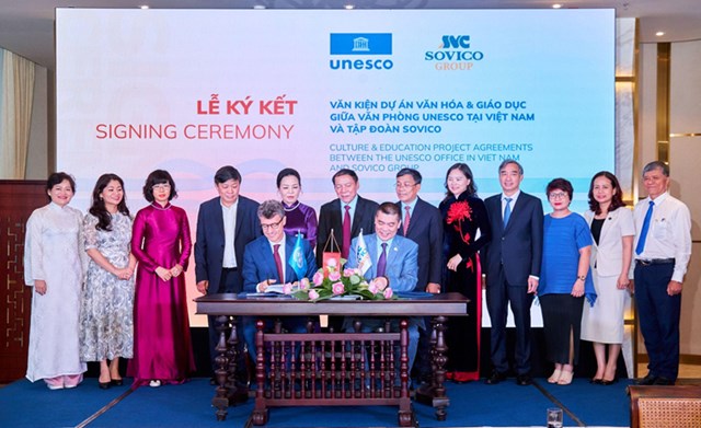 Lễ k&yacute; kết hợp t&aacute;c của UNESCO v&agrave; SOVICO triển khai dự &aacute;n X&acirc;y dựng Trường học Hạnh ph&uacute;c tại Việt Nam &nbsp;