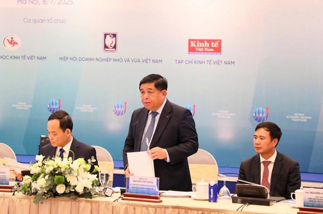 Ph&oacute; Thủ tướng k&ecirc;u gọi c&aacute;c nh&agrave; đầu tư, c&aacute;c địa phương h&atilde;y đồng l&ograve;ng, chung sức, c&ugrave;ng Ch&iacute;nh phủ, c&aacute;c ban, bộ, ng&agrave;nh thực hiện th&agrave;nh c&ocirc;ng c&aacute;c mục ti&ecirc;u ph&aacute;t triển kinh tế - x&atilde; hội của đất nước - Ảnh: VGP/Thu Sa