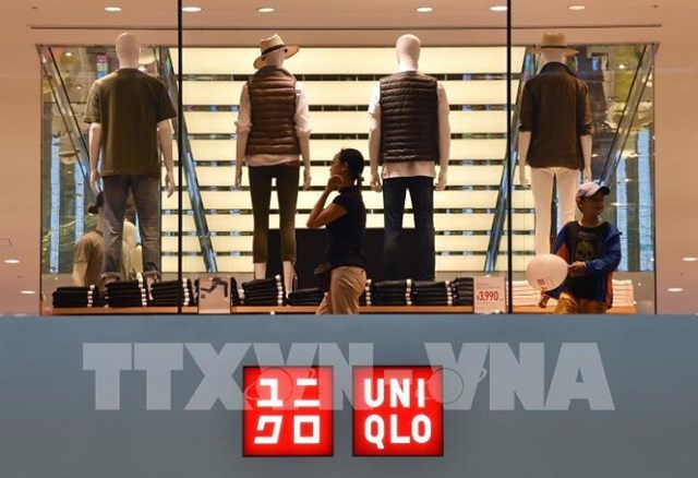 Một cửa h&agrave;ng thời trang Uniqlo ở Tokyo, Nhật Bản. Ảnh: AFP/TTXVN