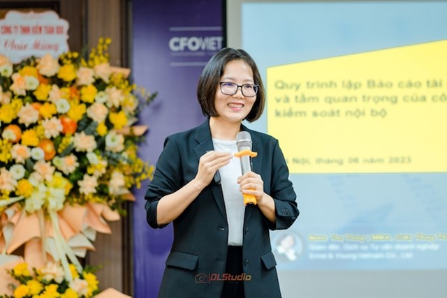 B&agrave; Đinh Thị Thuỷ, Gi&aacute;m đốc phụ tr&aacute;ch Dịch vụ tư vấn doanh nghiệp của Ernst &amp; Young Việt Nam &nbsp;