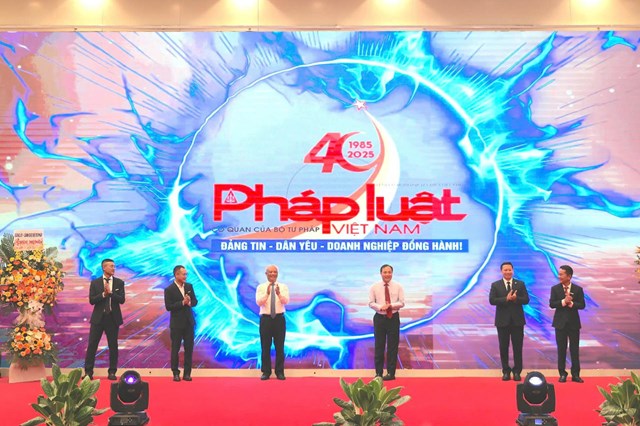 Kỷ niệm 40 năm ng&#224;y B&#225;o Ph&#225;p luật Việt Nam ph&#225;t h&#224;nh số đầu ti&#234;n v&#224; ra mắt t&#242;a soạn hội tụ - Ảnh 3