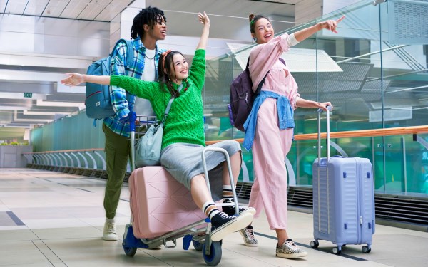 American Tourister ưu đ&atilde;i đến 50% tất cả vali, balo, t&uacute;i x&aacute;ch trong dịp h&egrave; &nbsp;