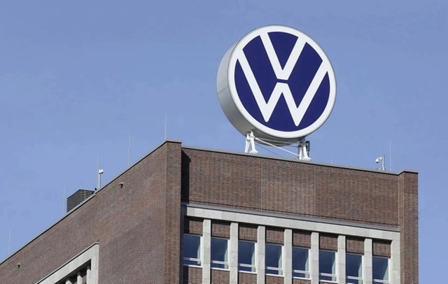 H&atilde;ng xe Volkswagen của Đức đang nợ đầm đ&igrave;a. Ảnh:&nbsp;Carscoops.