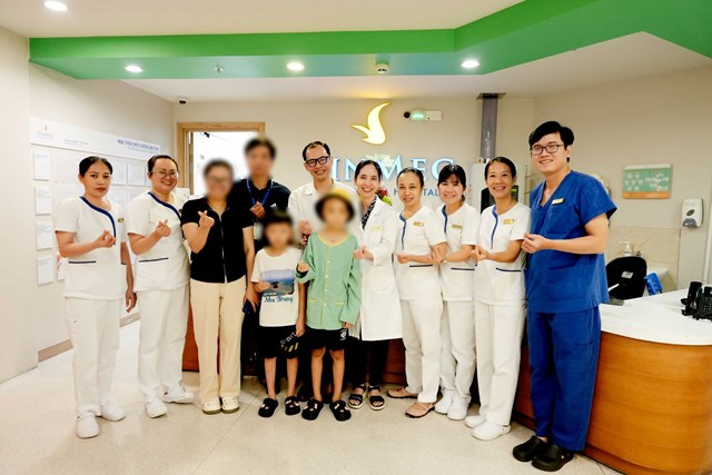Bệnh nhi và các bác sĩ tại Bệnh viện Vinmec Central Park (TP.HCM) Bệnh nhi và các bác sĩ tại Bệnh viện Vinmec Central Park (TP.HCM) 