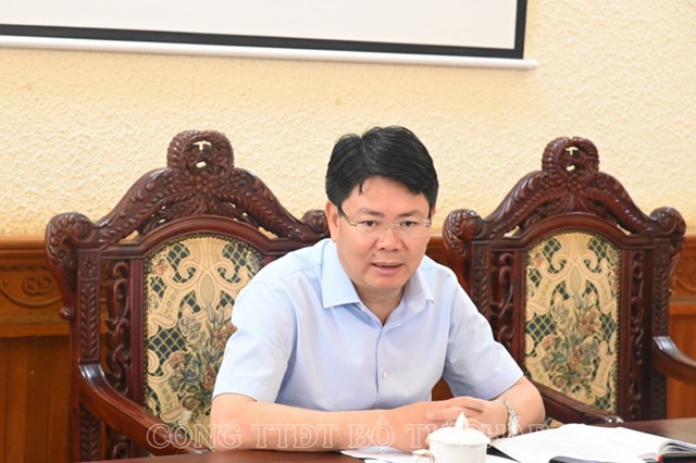 Thứ trưởng Bộ Tư ph&aacute;p Nguyễn Thanh Tịnh kết luận buổi l&agrave;m việc.