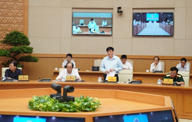 Quyền Bộ trưởng Y tế Nguyễn Thanh Long ph&aacute;t biểu tại cuộc họp. Ảnh:&nbsp;VGP.
