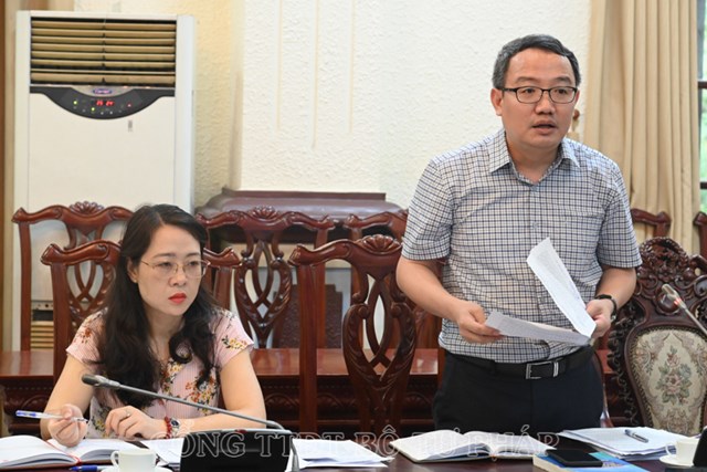 Đồng ch&iacute;&nbsp;Hồ Quang Huy, Cục trưởng Cục Kiểm tra VBQPPL ph&aacute;t biểu tại buổi l&agrave;m việc.