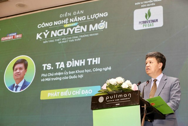 Ông Tạ Đình Thi phát biểu tại diễn đàn.