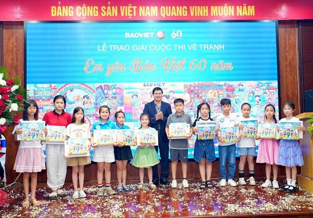 Trao giải cuộc thi vẽ tranh 60 năm Bảo Việt