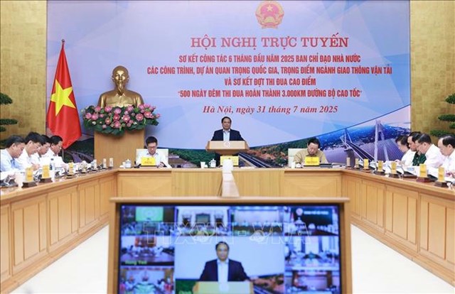 Thủ tướng Phạm Minh Chính chủ trì hội nghị. Ảnh: Dương Giang/TTXVN