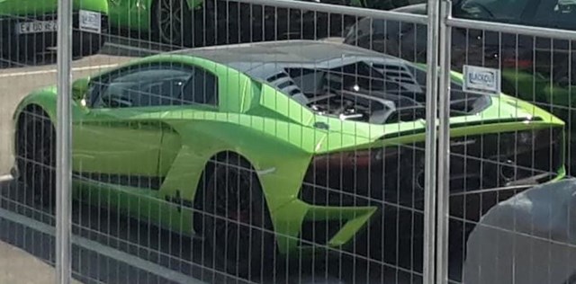Si&#234;u xe kế nhiệm Lamborghini Aventador lộ diện ho&#224;n chỉnh lần đầu ti&#234;n - Ảnh 1