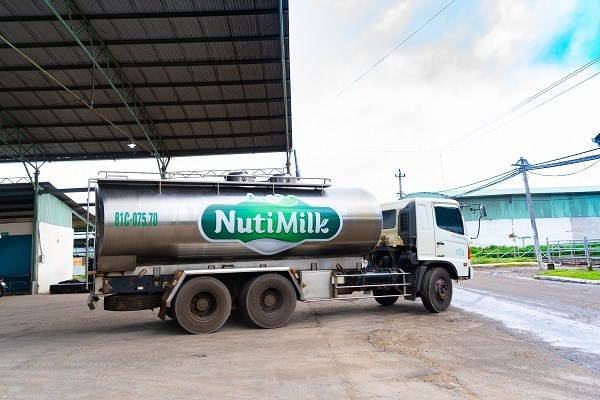 Nutifood ra mắt thương hiệu Nutimilk - tuy&ecirc;n bố chất lượng nguồn sữa tươi cao vượt trội 3.5g đạm - 4.0g b&eacute;o trong 100ml.