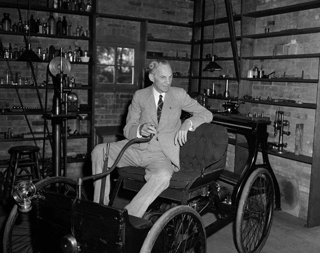 Henry Ford c&oacute; niềm đam m&ecirc; bất tận với &ocirc; t&ocirc;&nbsp;