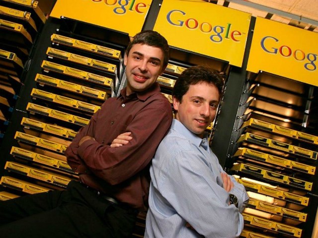 &nbsp; Larry Page (tr&aacute;i) v&agrave;&nbsp;Sergey Brin - hai người bạn đ&atilde; đồng s&aacute;ng lập Google