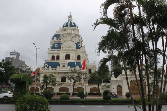 T&ograve;a l&acirc;u đ&agrave;i tr&ecirc;n đường L&ecirc; Hồng Phong, TP Hải Ph&ograve;ng của đại gia xăng dầu Ng&ocirc; Văn Ph&aacute;t