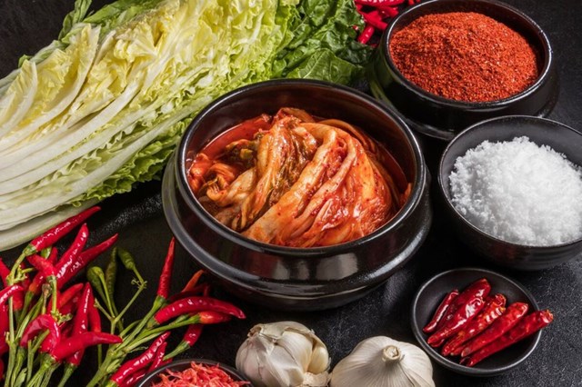 Kimchi l&agrave; m&oacute;n ăn truyền thống, quốc hồn quốc t&uacute;y xứ H&agrave;n.&nbsp;