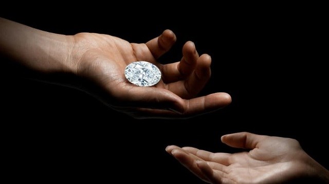 Tr&ecirc;n thế giới chỉ c&oacute; 7 vi&ecirc;n kim cương trắng hơn 100-carat kh&ocirc;ng t&igrave; vết từng được b&aacute;n đấu gi&aacute;. Ảnh:&nbsp;Sotheby's