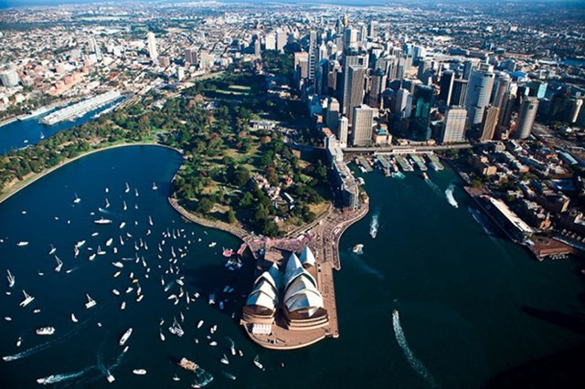 10. Sydney, Australia: L&agrave; một trong những th&agrave;nh phố s&ocirc;i động nhất của Australia v&agrave; c&oacute; hệ thống bến cảng rộng m&ecirc;nh m&ocirc;ng đ&oacute; ch&iacute;nh l&agrave; cảng Sydney nổi tiếng.&nbsp;