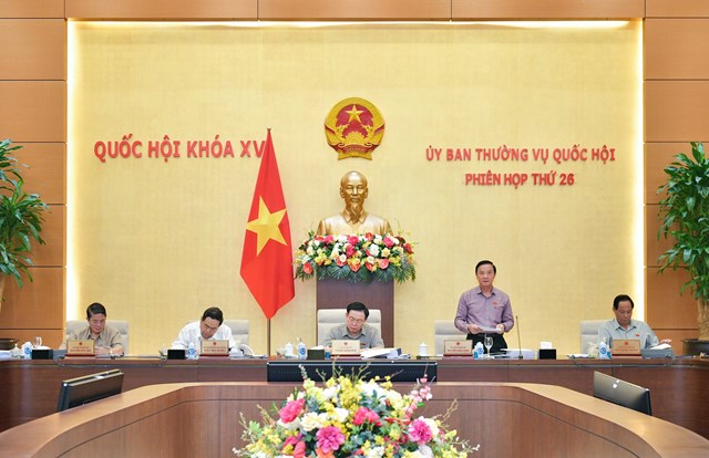 Ph&oacute; Chủ tịch Quốc hội Nguyễn Khắc Định điều h&agrave;nh phi&ecirc;n họp. &nbsp;