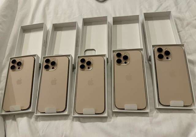 ’10 người th&#236; 9 người hỏi iPhone 16 Pro Max v&#224;ng sa mạc, 1 người c&#242;n lại vẫn l&#224; Pro Max nhưng m&#224;u kh&#225;c’, gi&#225; iPhone ‘x&#225;ch tay’ giờ thế n&#224;o? - Ảnh 2