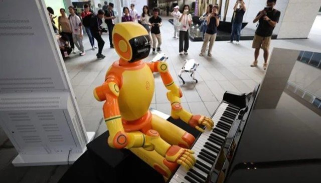 Một robot chơi đ&agrave;n piano (Ảnh: Internet). &nbsp;