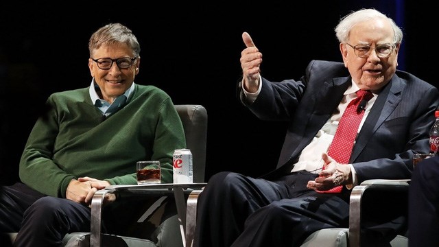 Bill Gates v&agrave; Warren Buffett c&oacute; c&ugrave;ng quan điểm rằng cho con cả tấn tiền chắc chắn kh&ocirc;ng phải l&agrave; &yacute; kiến hay